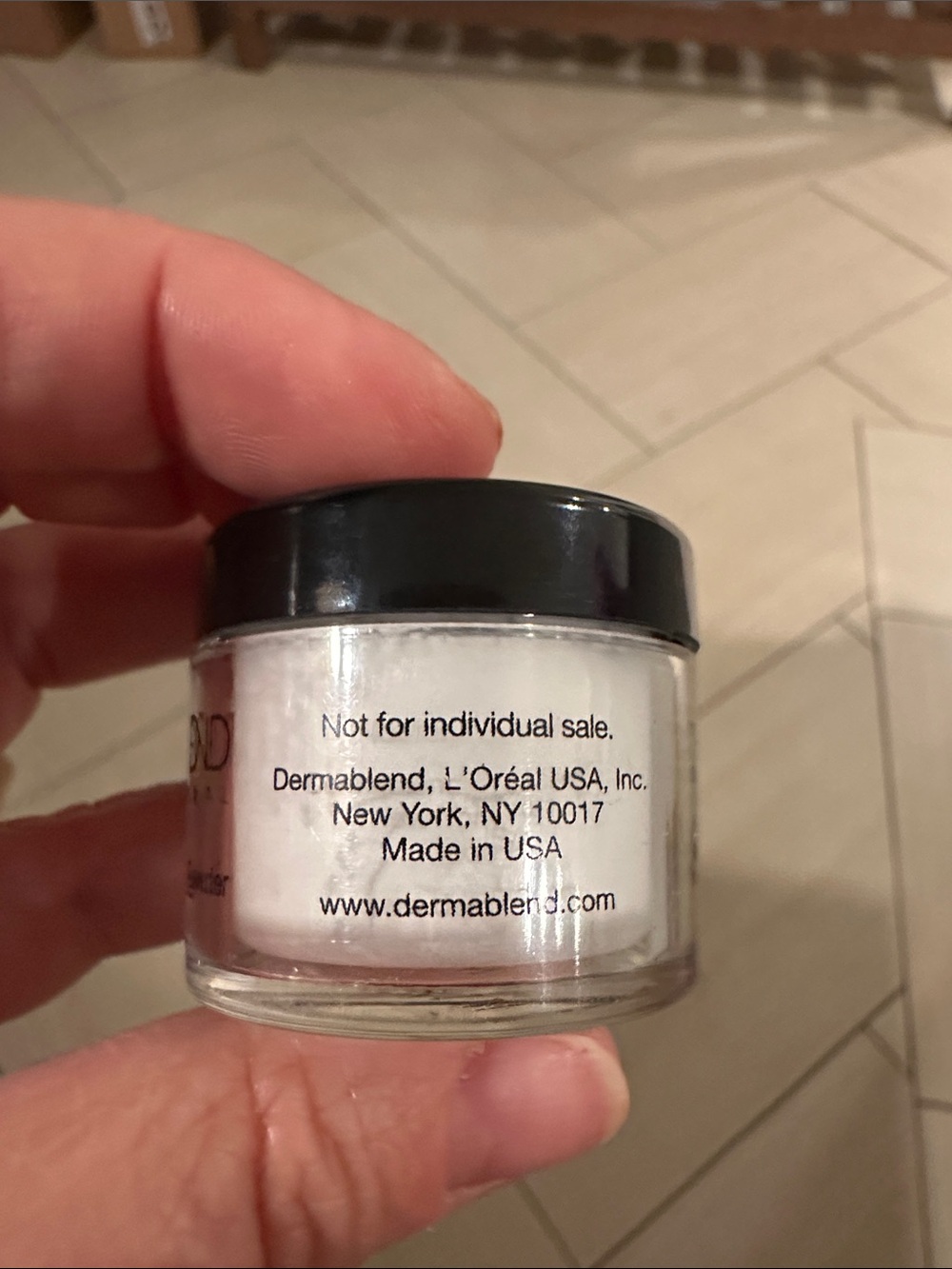 ๐ Dermablend Loose Setting Powder in Translucent White - travel size - Picture 2 of 4